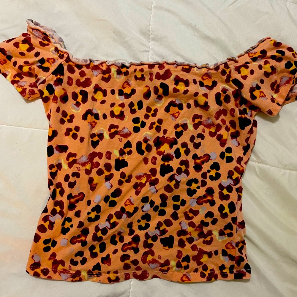 Womens Top Size XS Guess off shoulder peach leopard print Blouse shirt